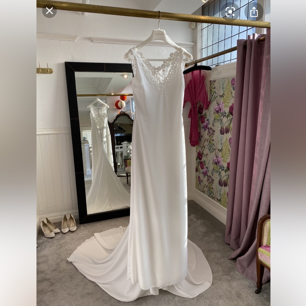 Pronovias Manon Wedding Dress Size 12 – Floral Back, V-Neck, Train - Picture 11 of 16